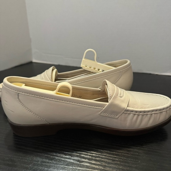 SAS Tripad Comfort Wink Women’s Narrow Leather Penny Loafers - Picture 2 of 9